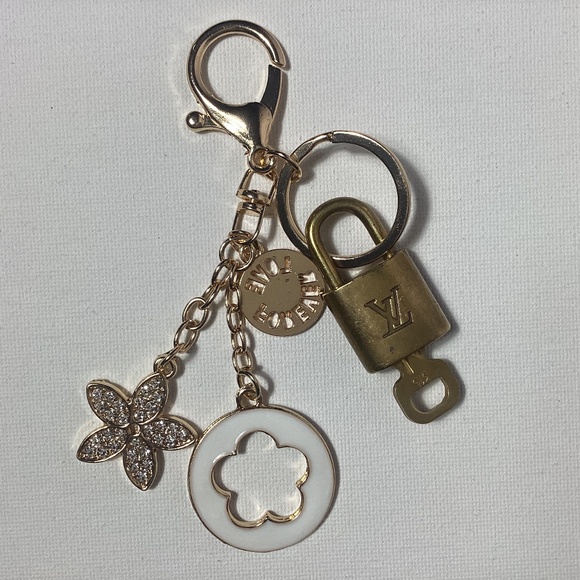 Authentic Louis Vuitton Lock and Key with Bag Accessory Key Chain - Picture 1 of 2